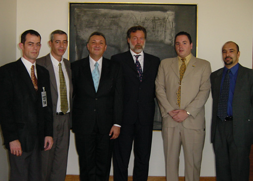 Kursad Karamanoglu, président de l'ILGA, accompagé des représentants de Comunidad Homosexual Argentina
